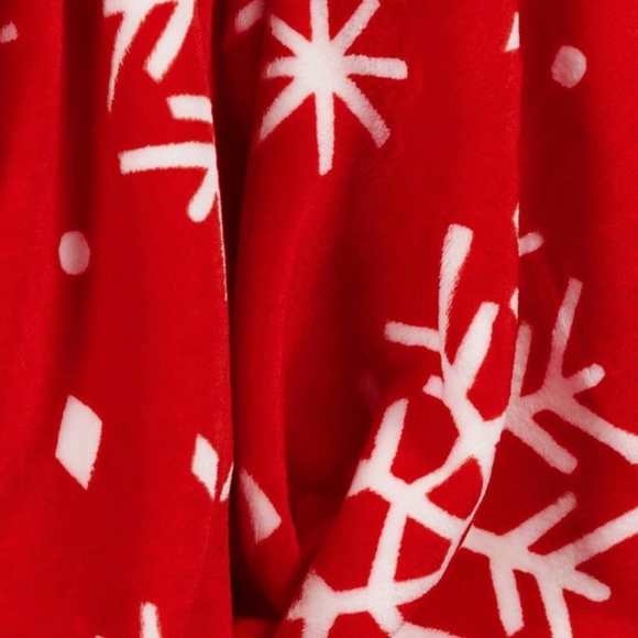 Wondershop Snowflake Printed Plush Throw Blanket Red - Picture 5 of 10